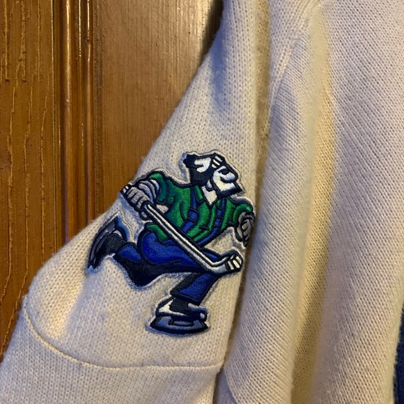 Vancouver Canucks Roger Edwards Hockey Jersey - Picture 3 of 6